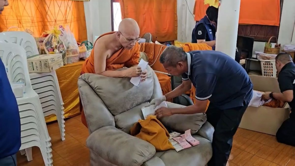 Scandaluri grave în Thailanda: acuzații de șantaj, droguri și încălcări ale jurământelor în rândul călugărilor budiști