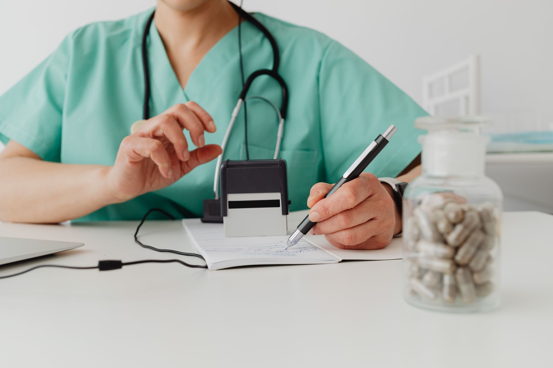 De la un sat din Gorj la New York: a fost lansată biografia generalului-maior medic Ioan Sîrbu