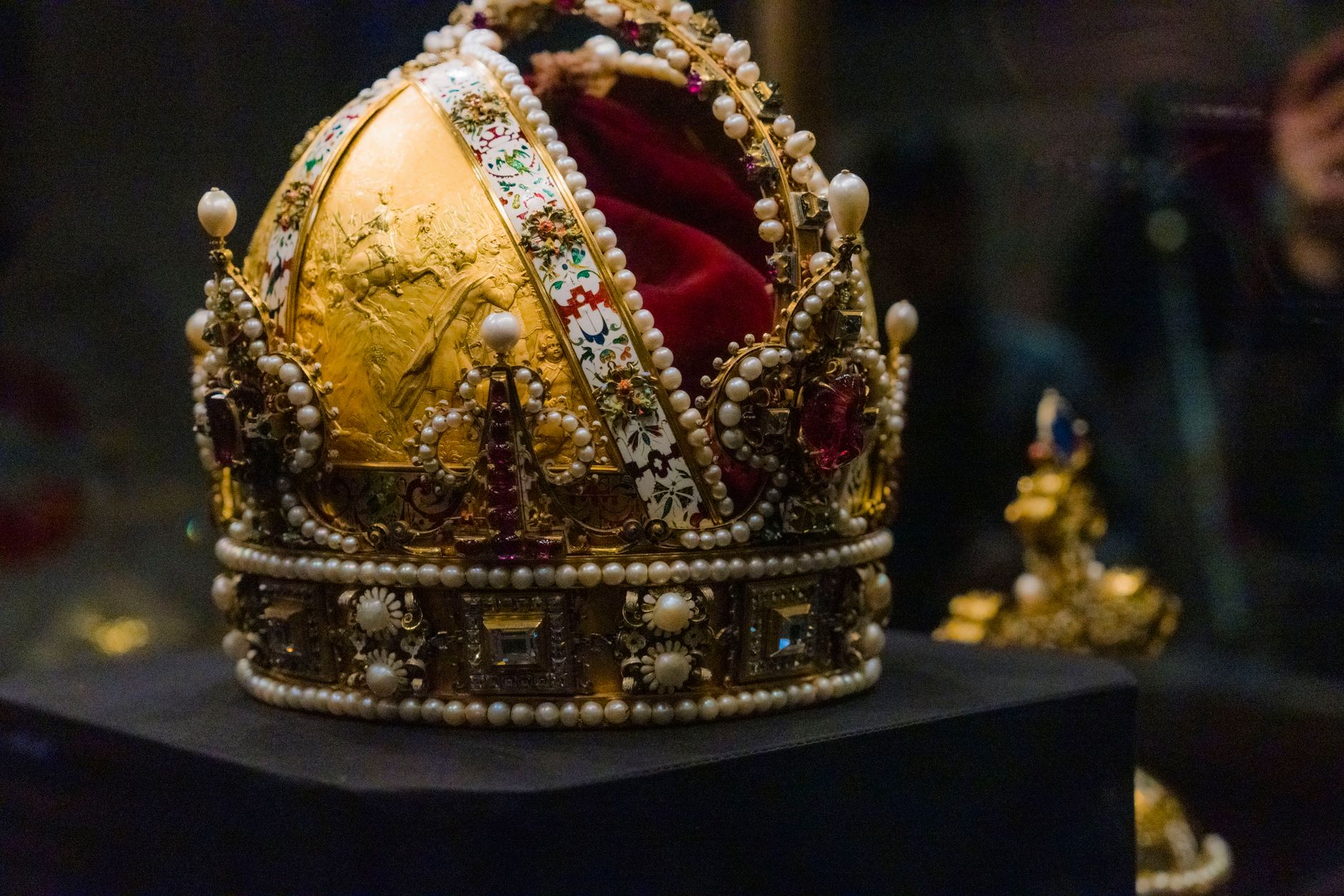 Expoziție istorică la Palatul Buckingham: peste 300 de bijuterii regale vor fi expuse pentru prima dată
