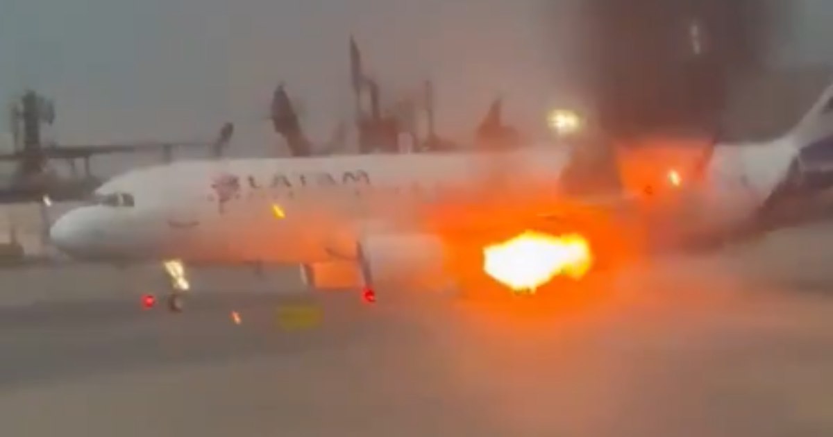 Incendiu la motorul unui avion LATAM Airlines pe pista din Peru: pasagerii au fost evacuați