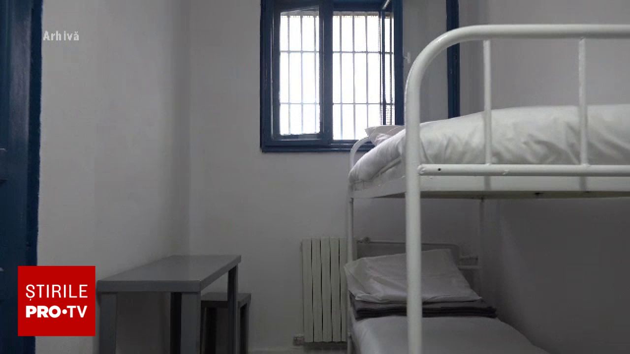 Scheme de trafic de droguri prin scrisori de dragoste în penitenciar: o femeie din Craiova a fost arestată