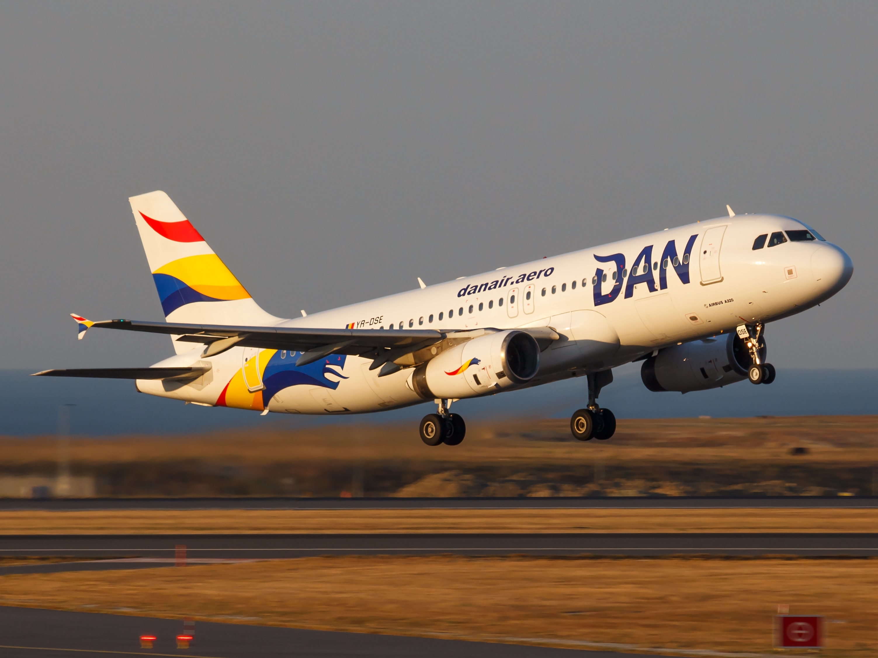 Compania Dan Air a depus o cerere de intrare în insolvență la Tribunalul Ilfov