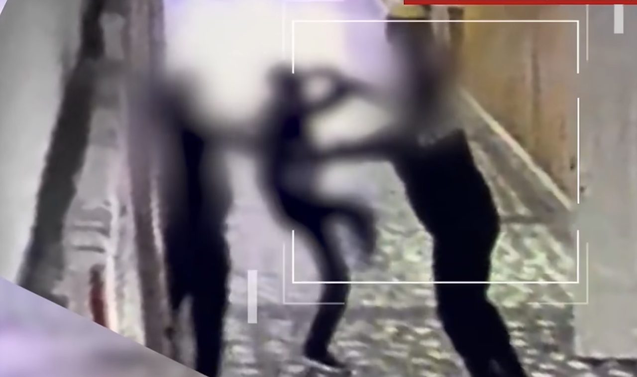 Copil de 12 ani a salvat-o pe profesoară în urma atacului din școala din Bistrița