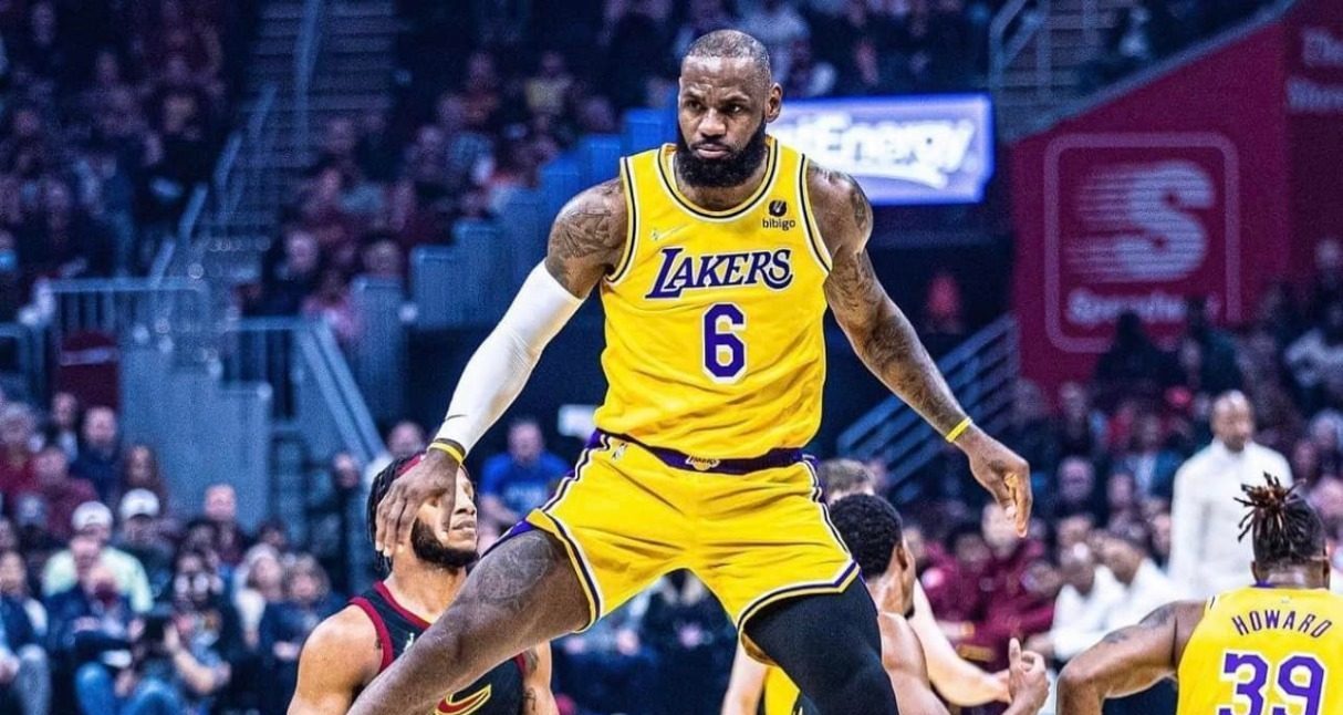 Donald Trump îl critică pe LeBron James pentru comportamentul de la imnul național, dar vedeta NBA îl ignoră