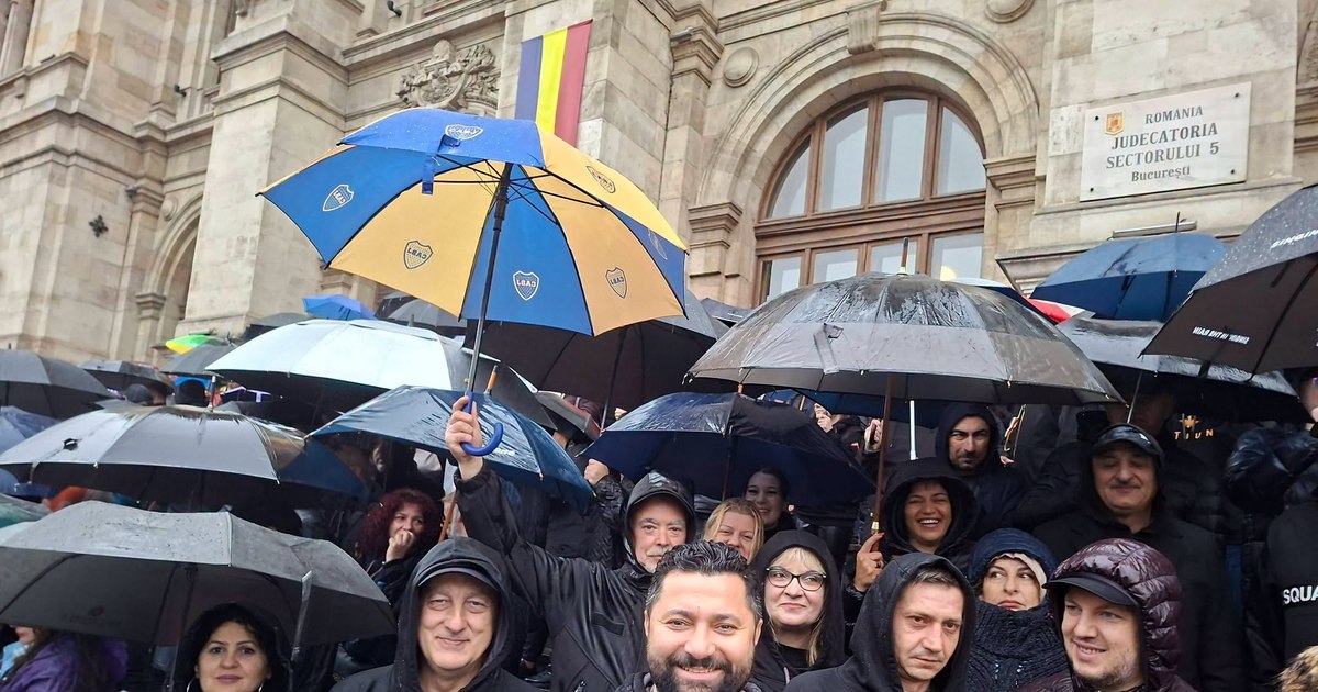 Protestul susținătorilor lui Călin Georgescu a blocat traficul în centrul Bucureștiului