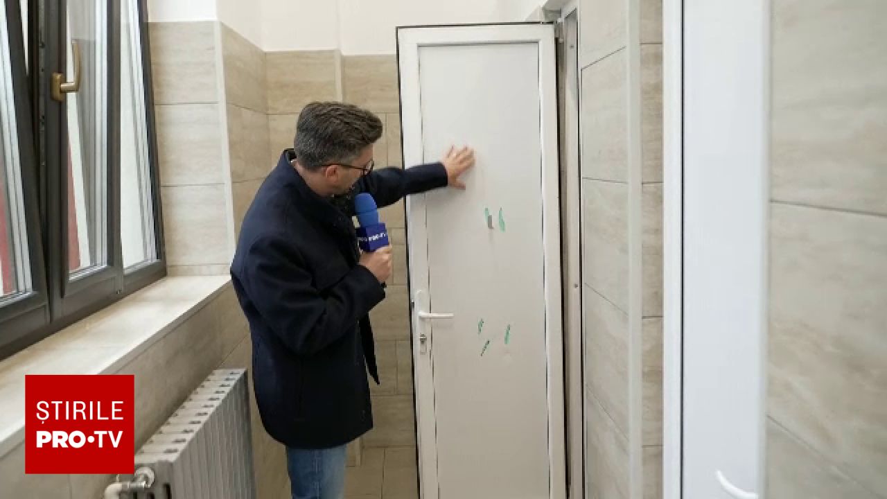 Atac cu macetă în liceul din Pitești: elev de 15 ani și-a rănit colegii în toaletă