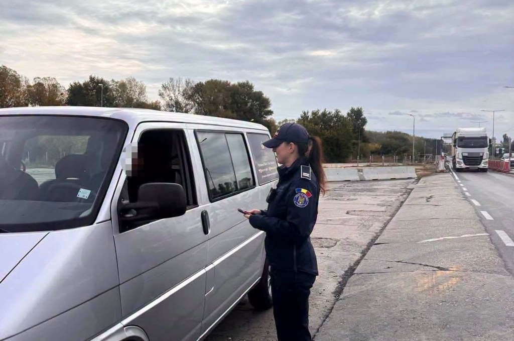 Confiscate zeci de drone de peste un milion de lei într-o autoutilitară bulgară la graniță