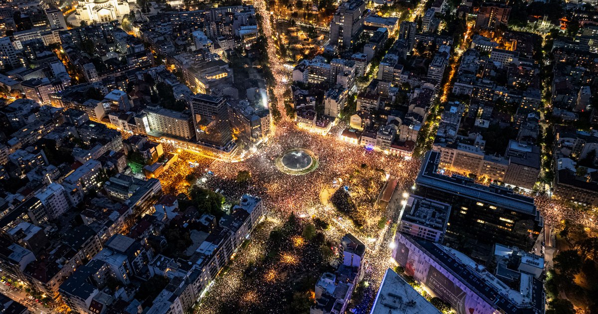 Protest masiv în Serbia: peste 150.000 de oameni în stradă înainte de alegerile parlamentare