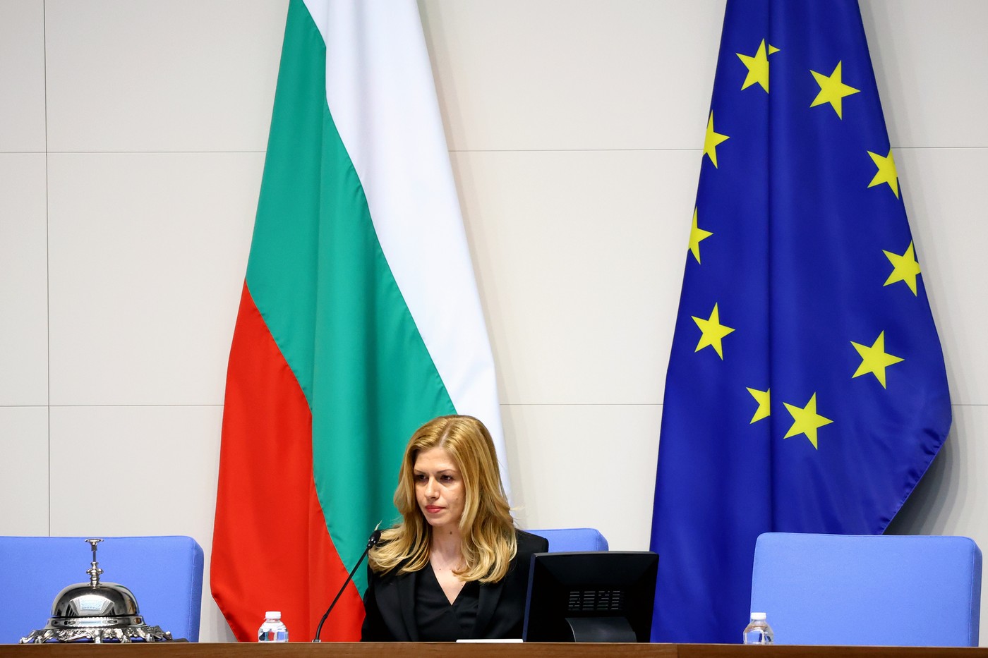 Scandal în Bulgaria după ce un agent de pază a aruncat o jurnalistă la pământ în fața președintei Parlamentului