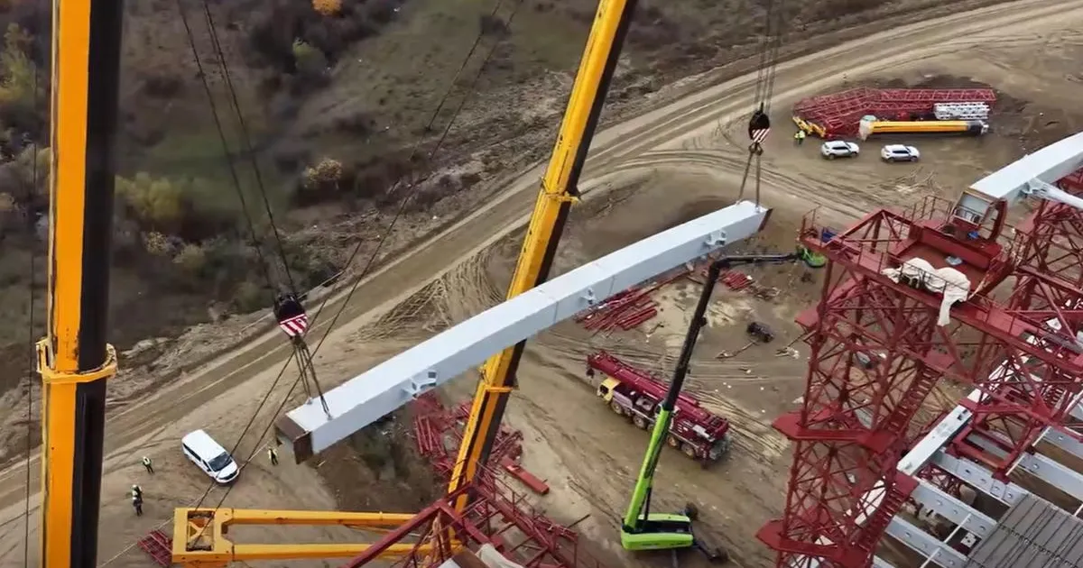Montarea unui pod spectaculos pe Autostrada A13 Sibiu - Făgăraș. Stadiul lucrărilor la proiectul de 6,4 miliarde de lei