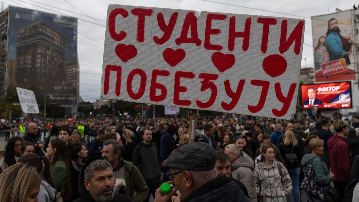Alegeri parlamentare în Serbia: Mișcarea studenților pune în pericol leadership-ul lui Aleksandar Vucic