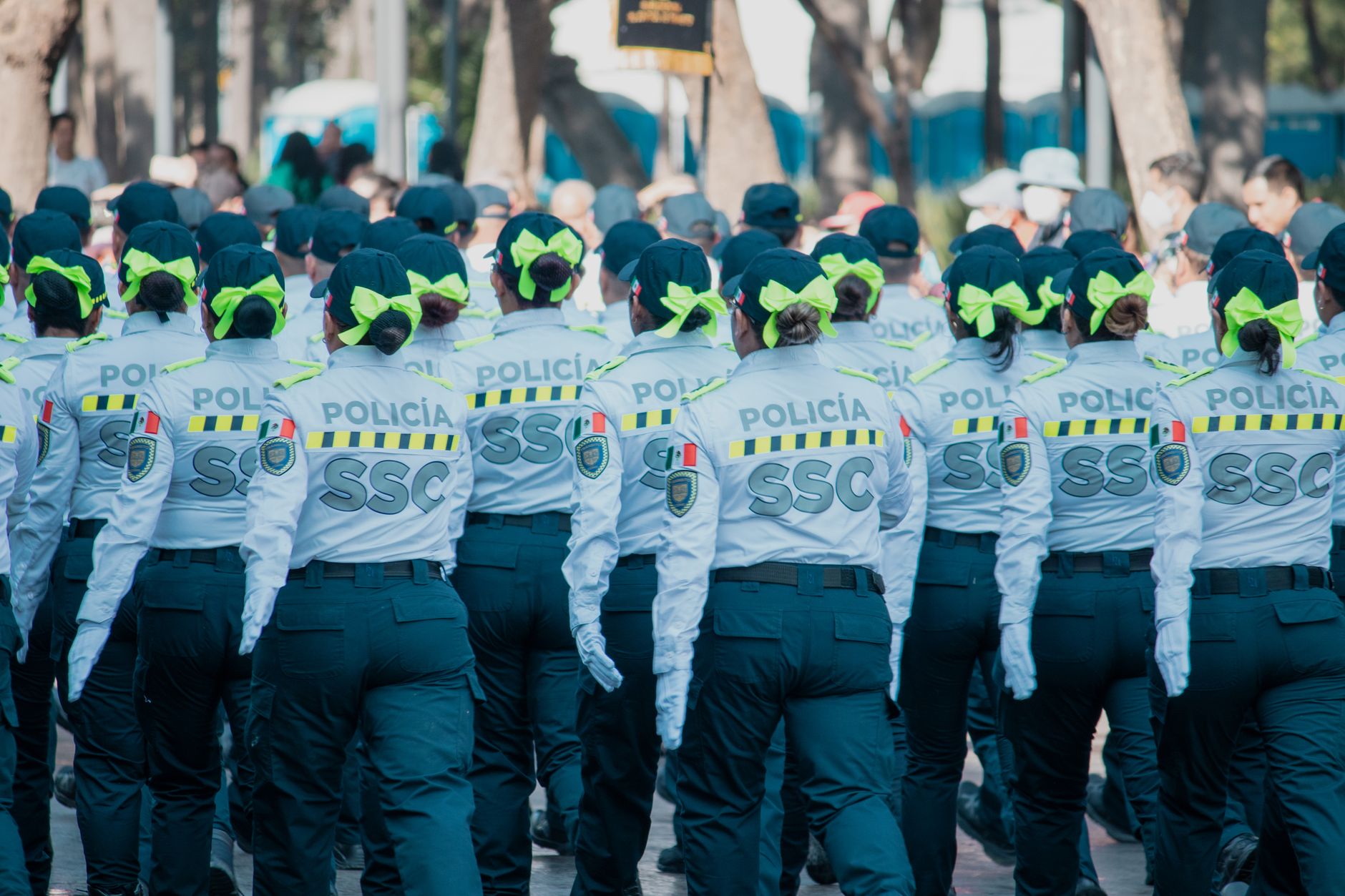 Jandarmeria Română dezminte imaginile virale cu jandarmi care îngenunchează în fața protestatarilor
