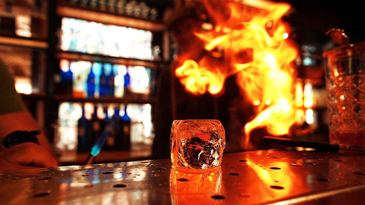 Un bărbat a incendiat un bar din Sevilla pentru că nu a primit maioneză în sandviș