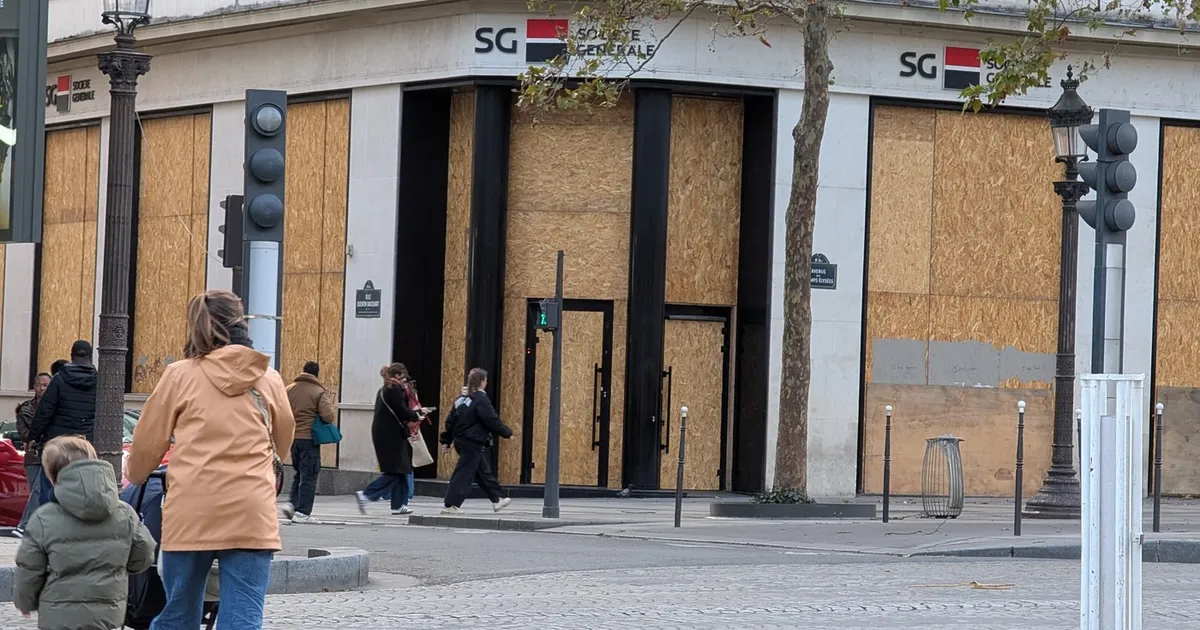 Paris se pregătește pentru proteste: Magazinele de lux își întăresc securitatea în fața riscului de jafuri