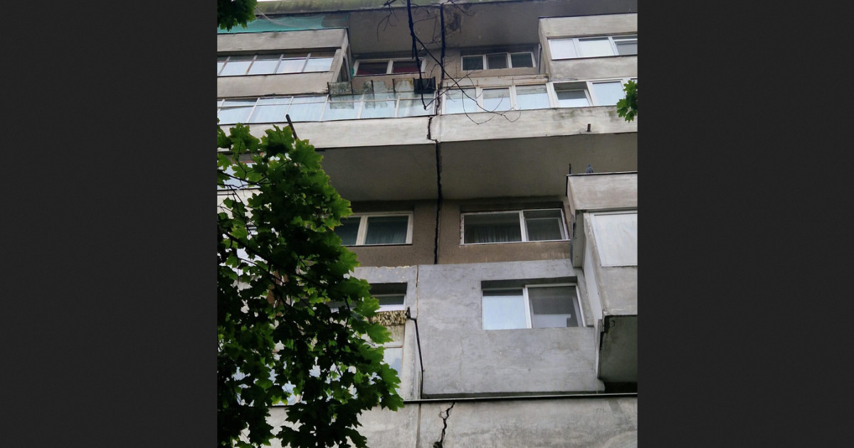 Evacuare de urgență în Sectorul 6 după apariția unei crăpături masive la fațada unui bloc
