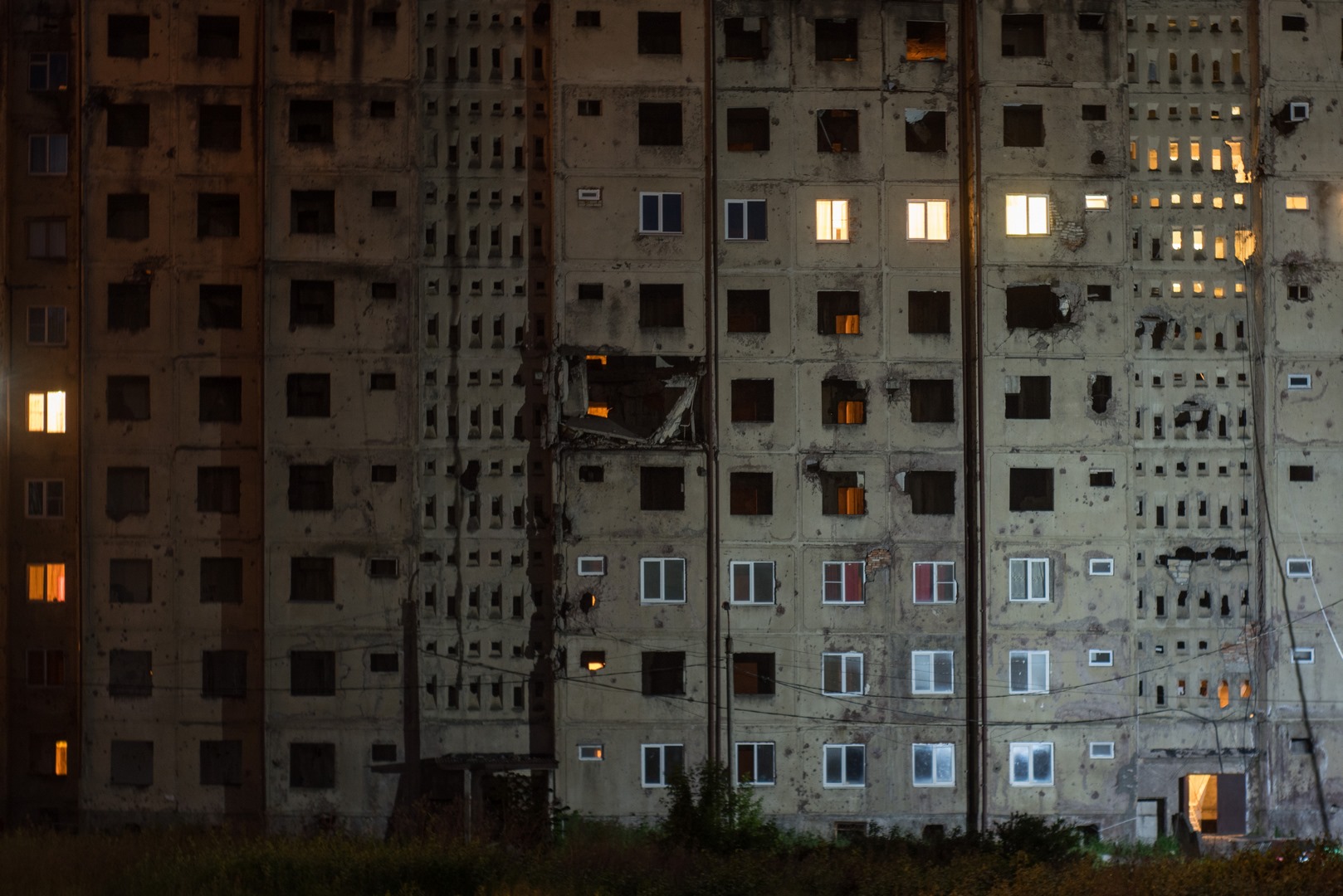 Locatarii unui bloc cu risc seismic din Sectorul 6 au fost evacuați după apariția unei crăpături