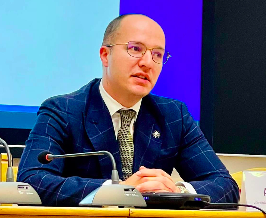 Alexandru Toader, arestat pentru viol și agresiune sexuală, este suspendat de la Universitatea ”Alexandru Ioan Cuza” din Iași