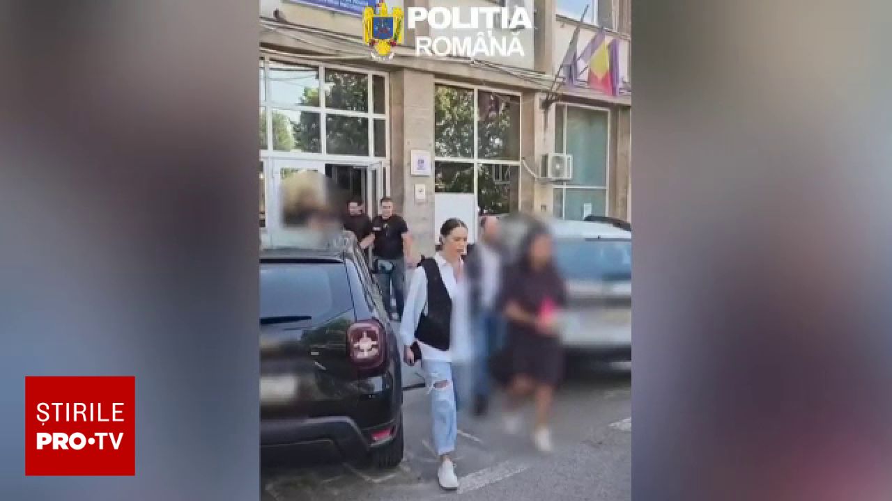 Un cuplu de români a răpit gemeni din Indonezia și i-a folosit la cerșetorie în România