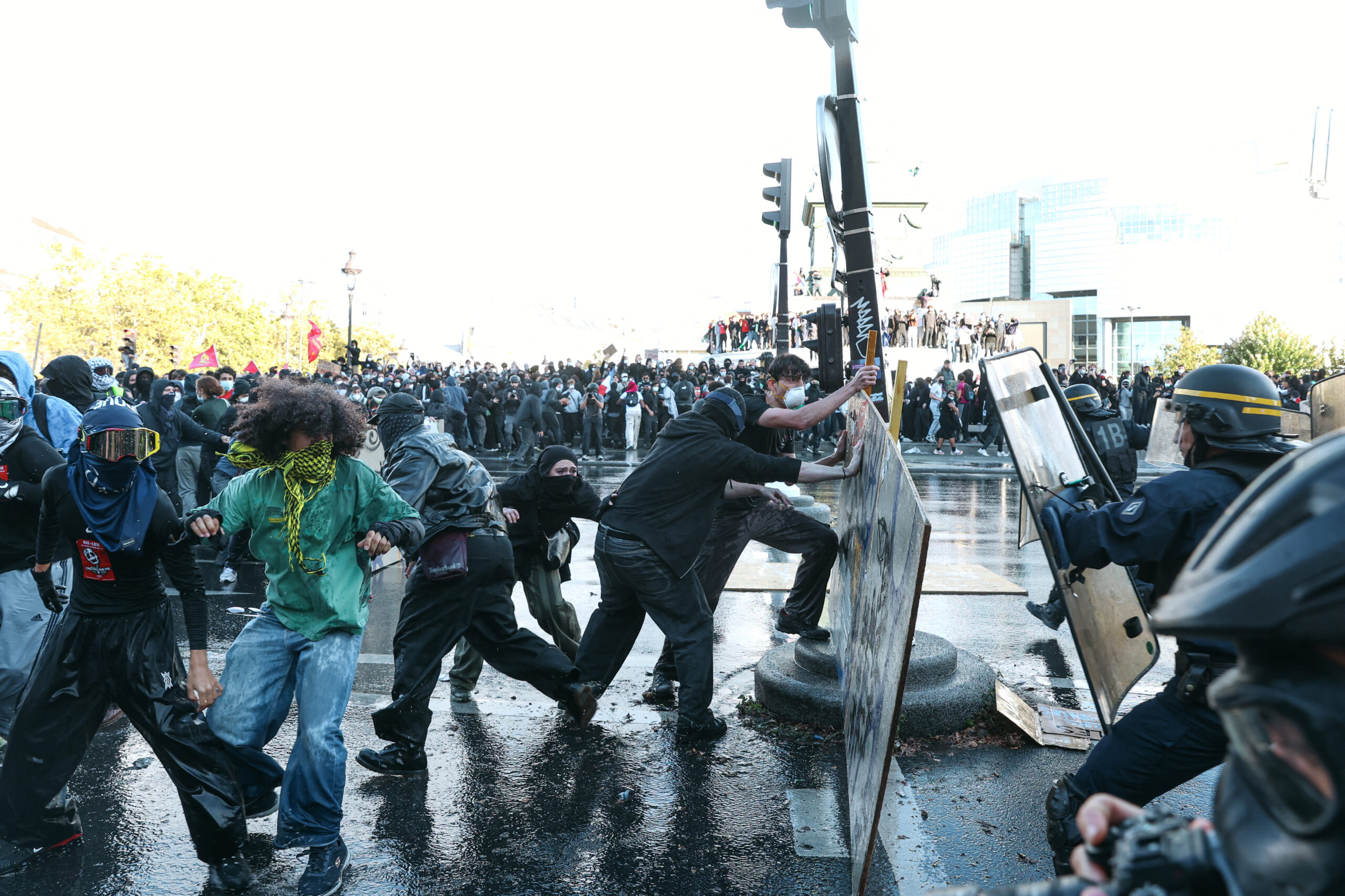 Val de proteste în Europa: Generația Z contestă costul locuințelor și nesiguranța muncii