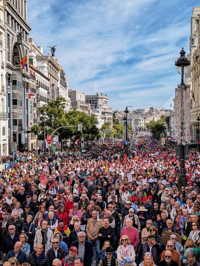 Proteste masive la Madrid: 25.000 de oameni cer protecția sistemului de pensii