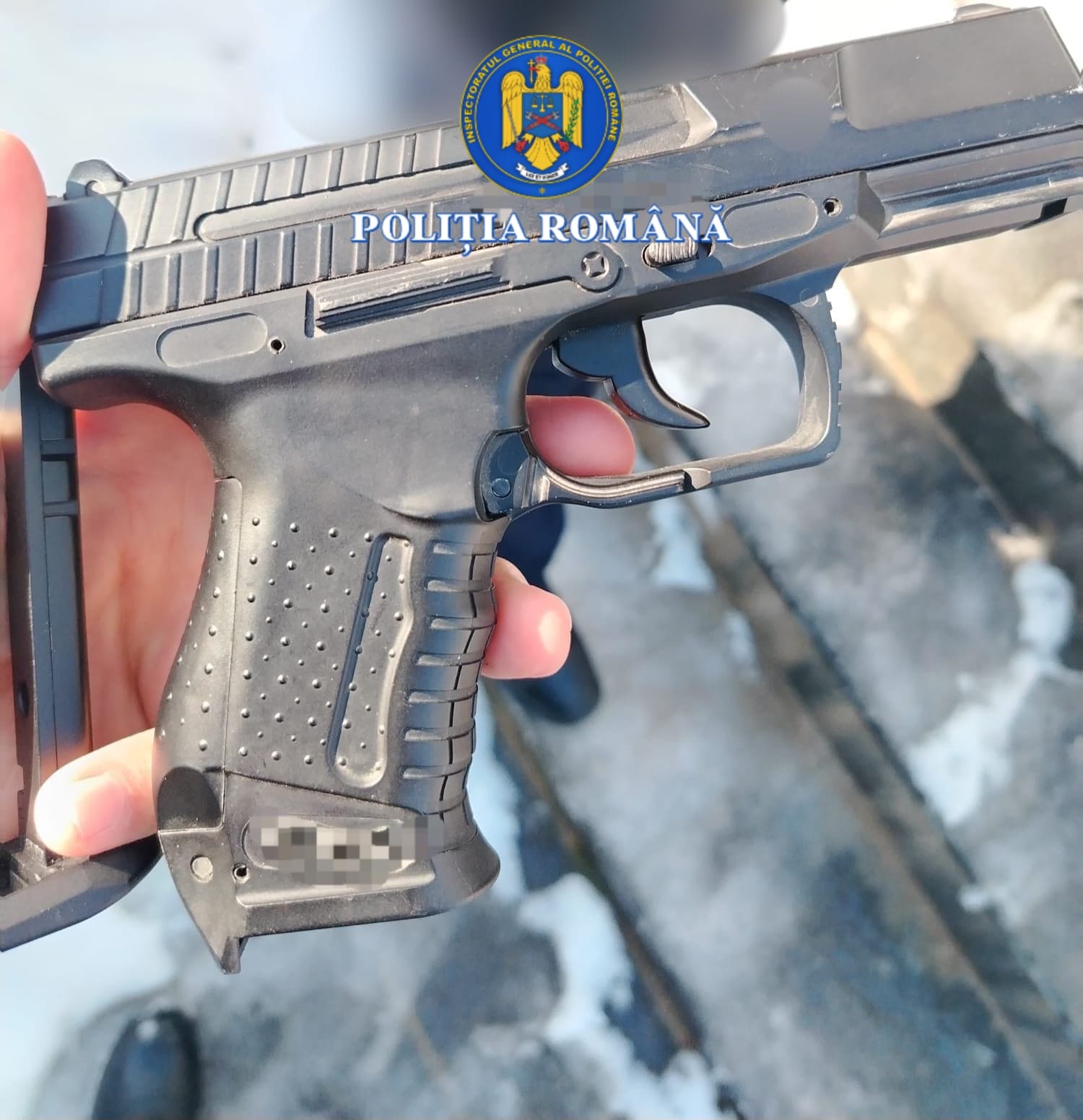Incident violent la Poliția Alba Iulia: un bărbat a cerut să fie împușcat cu o armă de airsoft