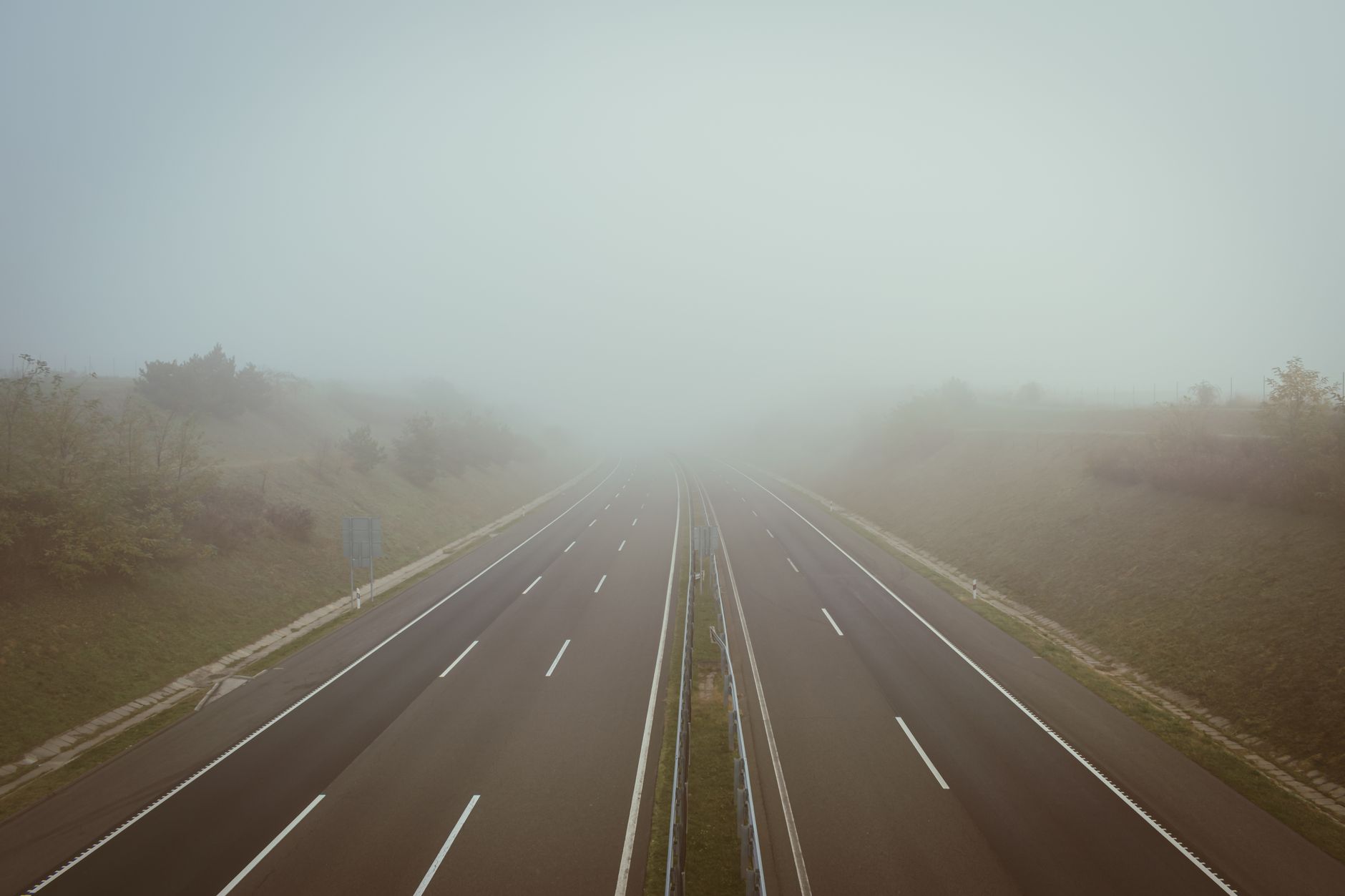 Ceață densă în România: Vizibilitate extrem de scăzută pe mai multe autostrăzi și în 29 de județe