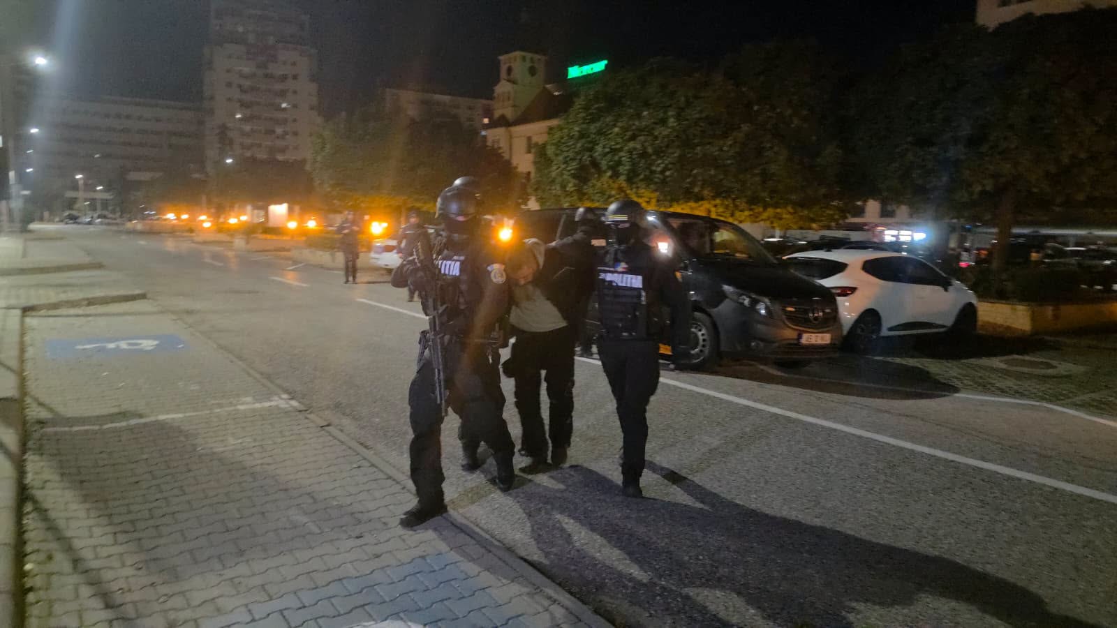 Incident violent la Poliția Alba Iulia: un bărbat a intrat cu o armă și o grenadă de tip airsoft
