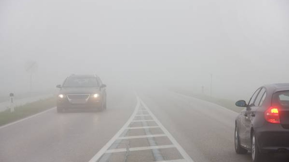 Avertisment pentru șoferi: ceață densă afectează 29 de județe și autostrăzi importante