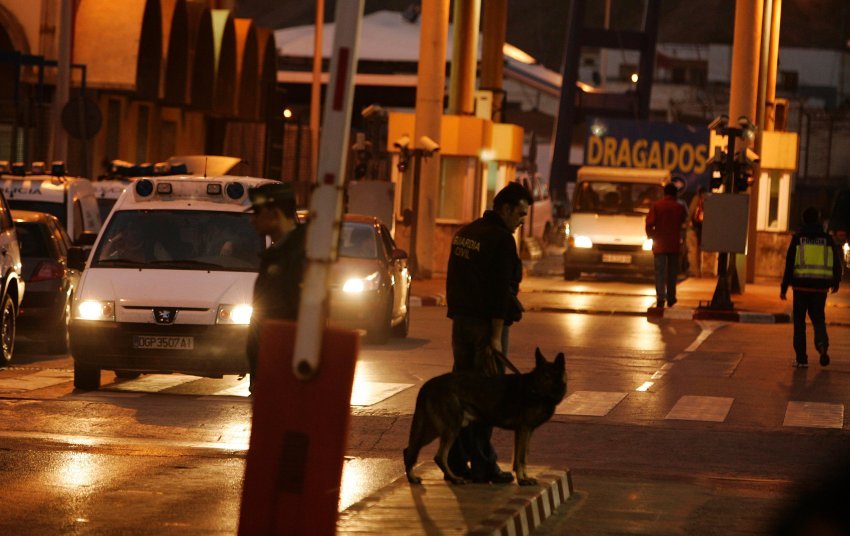 Magazinele din Bruxelles sunt baricadate cu panouri de lemn din cauza temerilor de jafuri și violențe