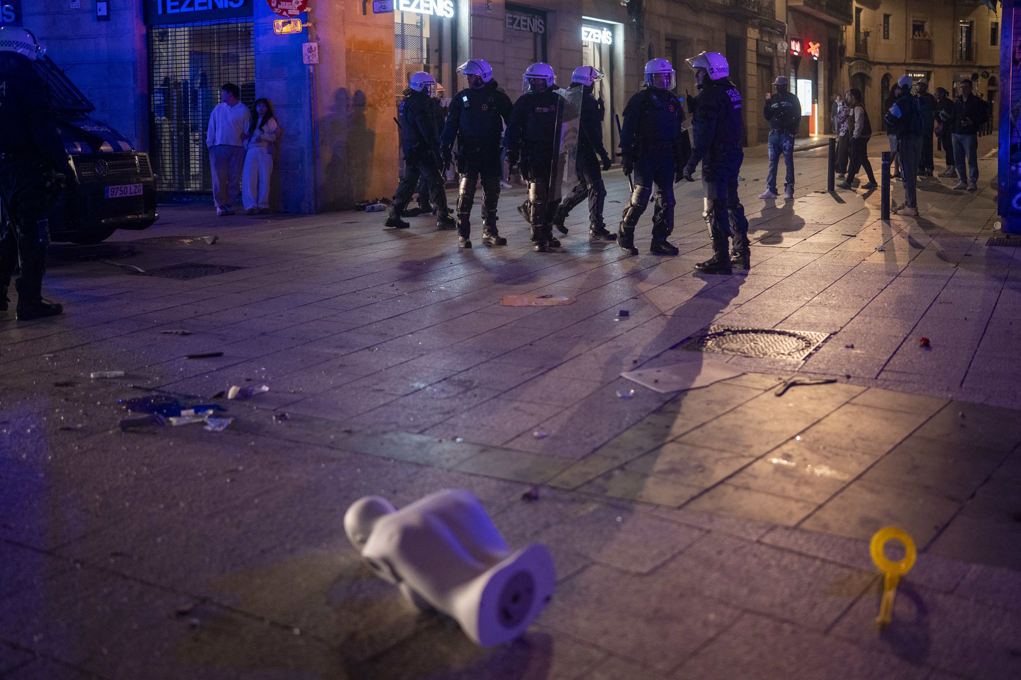Violențe și arestări în Barcelona: 100 de persoane reținute după jafurile din Plaza de Catalunya