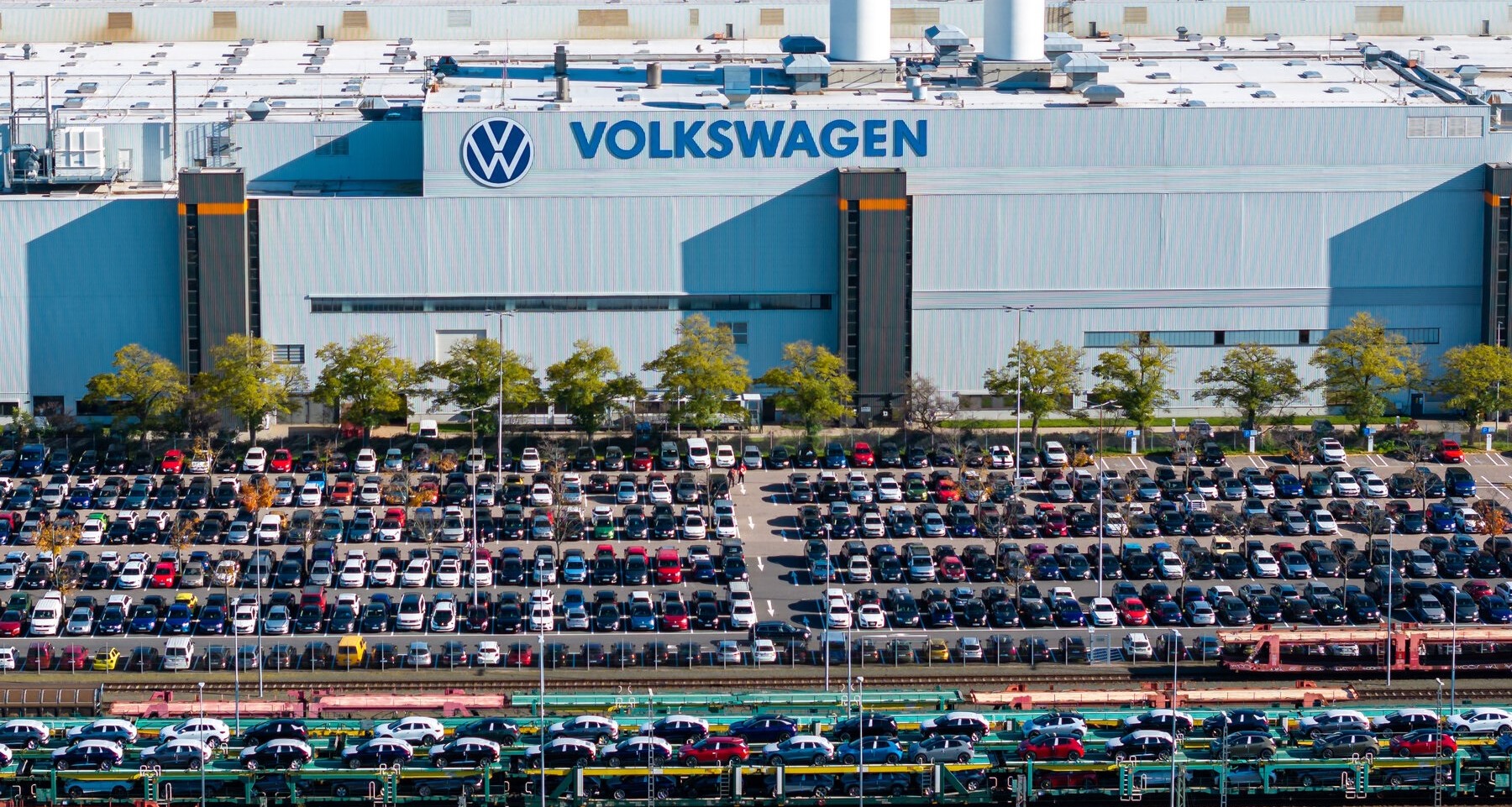 Criza masivă la Volkswagen: 100.000 de locuri de muncă sunt în pericol și sindicatele amenință cu greve