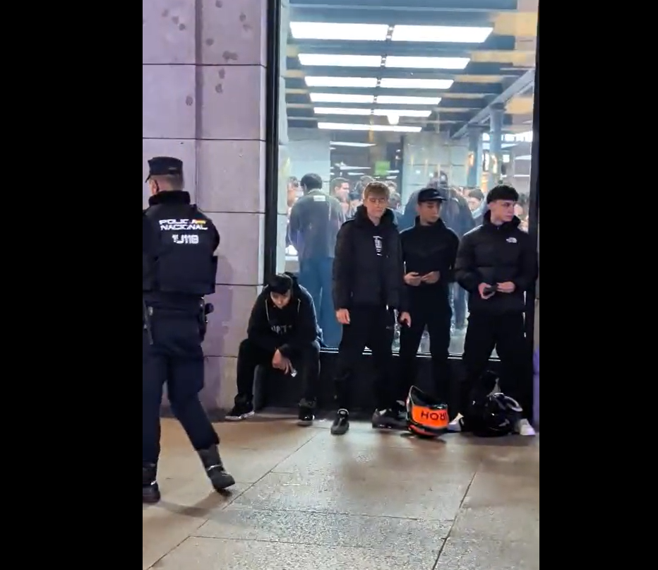 Protest masiv în centrul Madridului: manifestanți cu corturi în piața Puerta del Sol