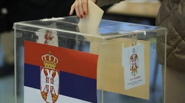 Alegeri în Serbia: Tensiuni și prezență masivă la vot într-o confruntare decisivă între Vučić și studenți