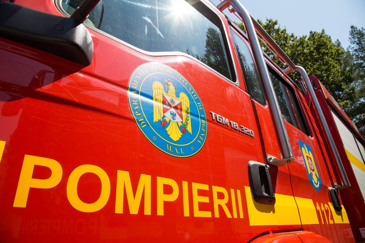Violență în Argeș: Un pompier a fost rănit, iar echipamentele de intervenție au fost distruse în Ștefănești