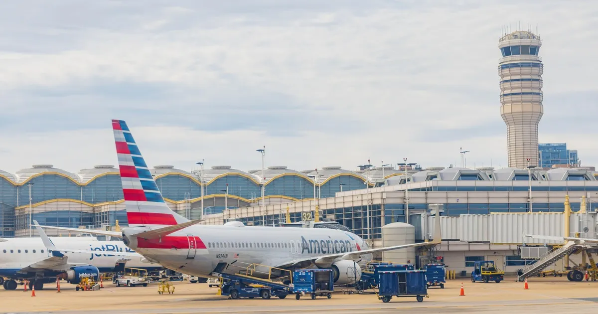 Alertă de securitate la Washington: Traficul aerian a fost oprit pe Aeroportul Reagan după raportarea unei drone
