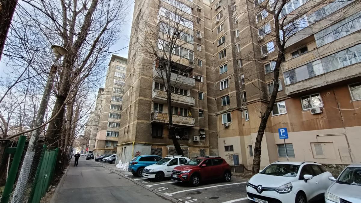 Italiani care locuiesc în România reacționează la criticile unui turist despre blocurile comuniste