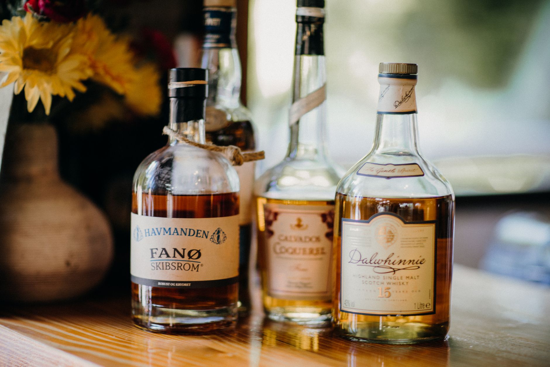 Alexandrion Group lansează două ediții limitate de whisky maturate în butoaie de vin românesc
