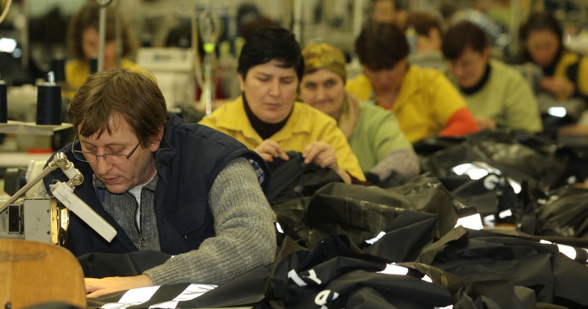 Industria textilă din România în transformare: de la producția pentru branduri străine la dezvoltarea propriilor mărci