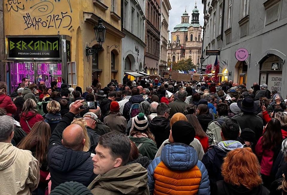 Proteste masive în Praga după proiectul de reformă care vizează finanțarea presei publice din Cehia