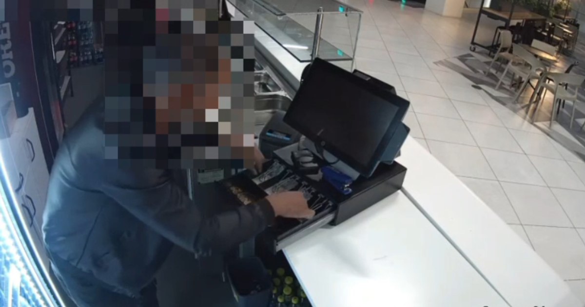Furt în mall-ul Promenada din Craiova: un bărbat de 37 de ani a fost reținut după ce a deschis casele de marcat