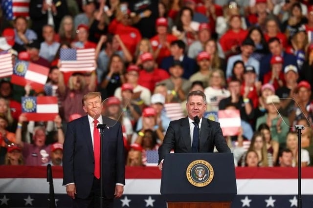 Controverse în Germania după ce șeful Audi a apărut alături de Donald Trump la un miting electoral