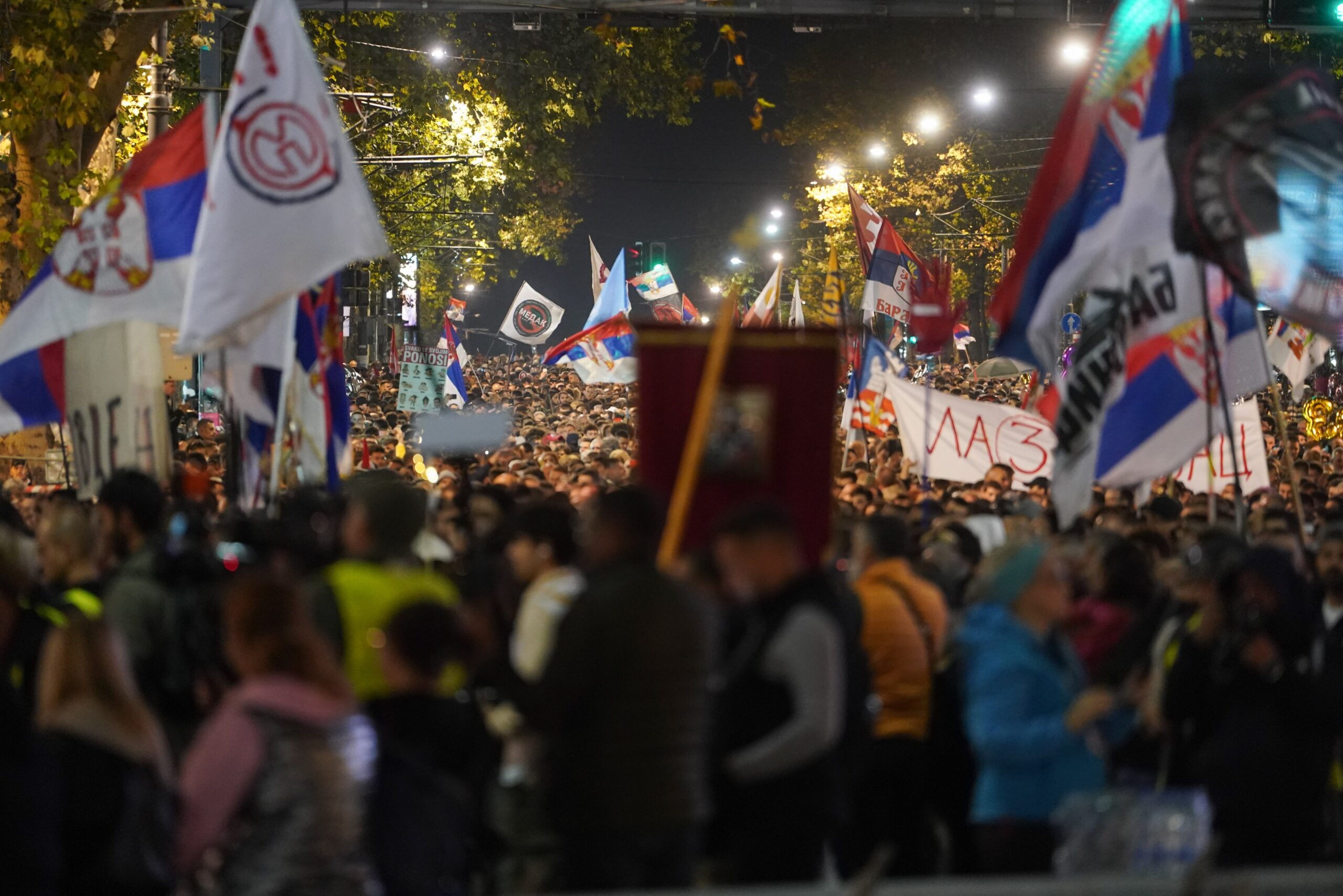 Serbia: Mișcarea studențească a învins în alegeri și l-a înlăturat pe Aleksandar Vucic de la putere
