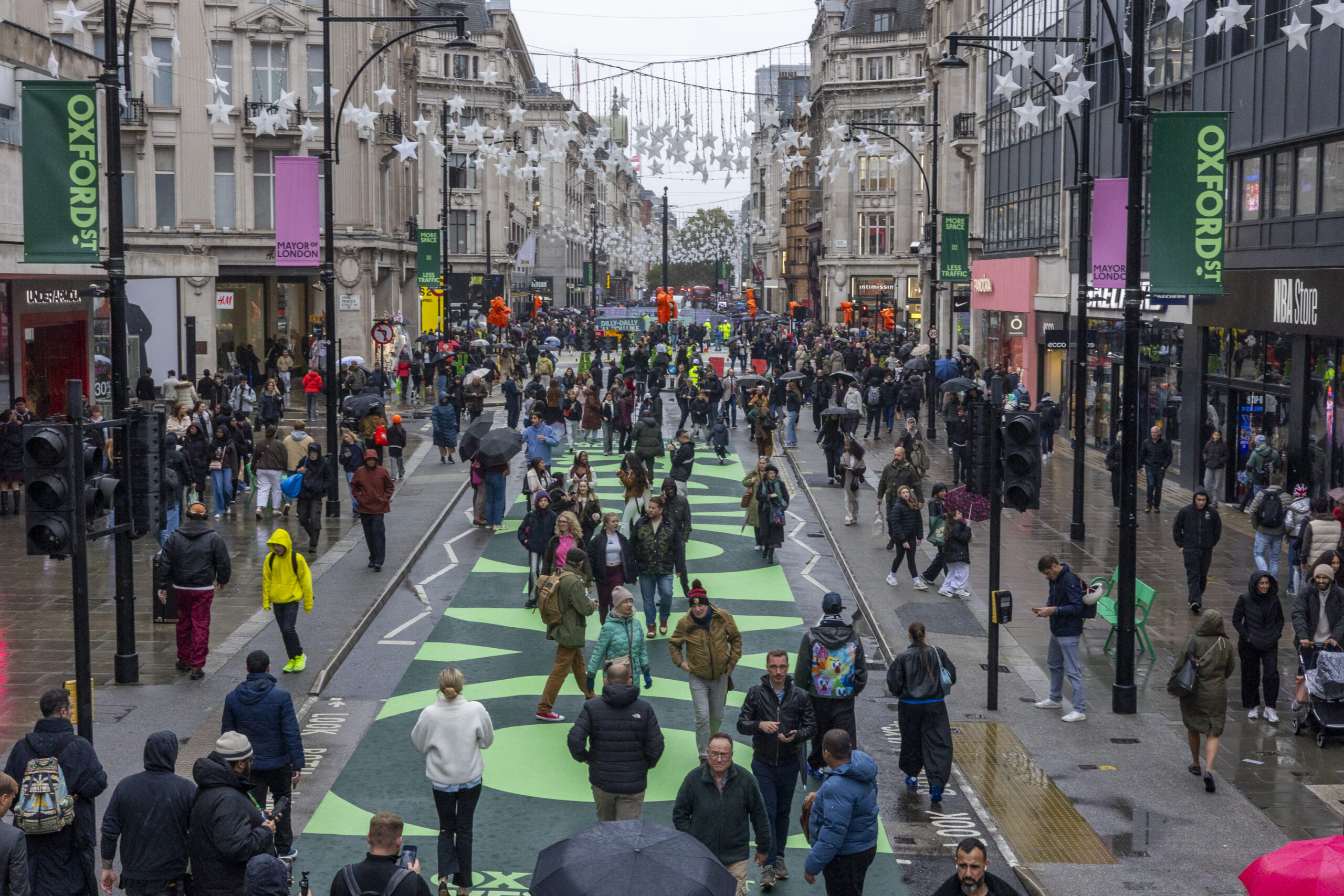 Oxford Street din Londra devine zonă pietonală: se transformă una dintre cele mai importante străzi comerciale
