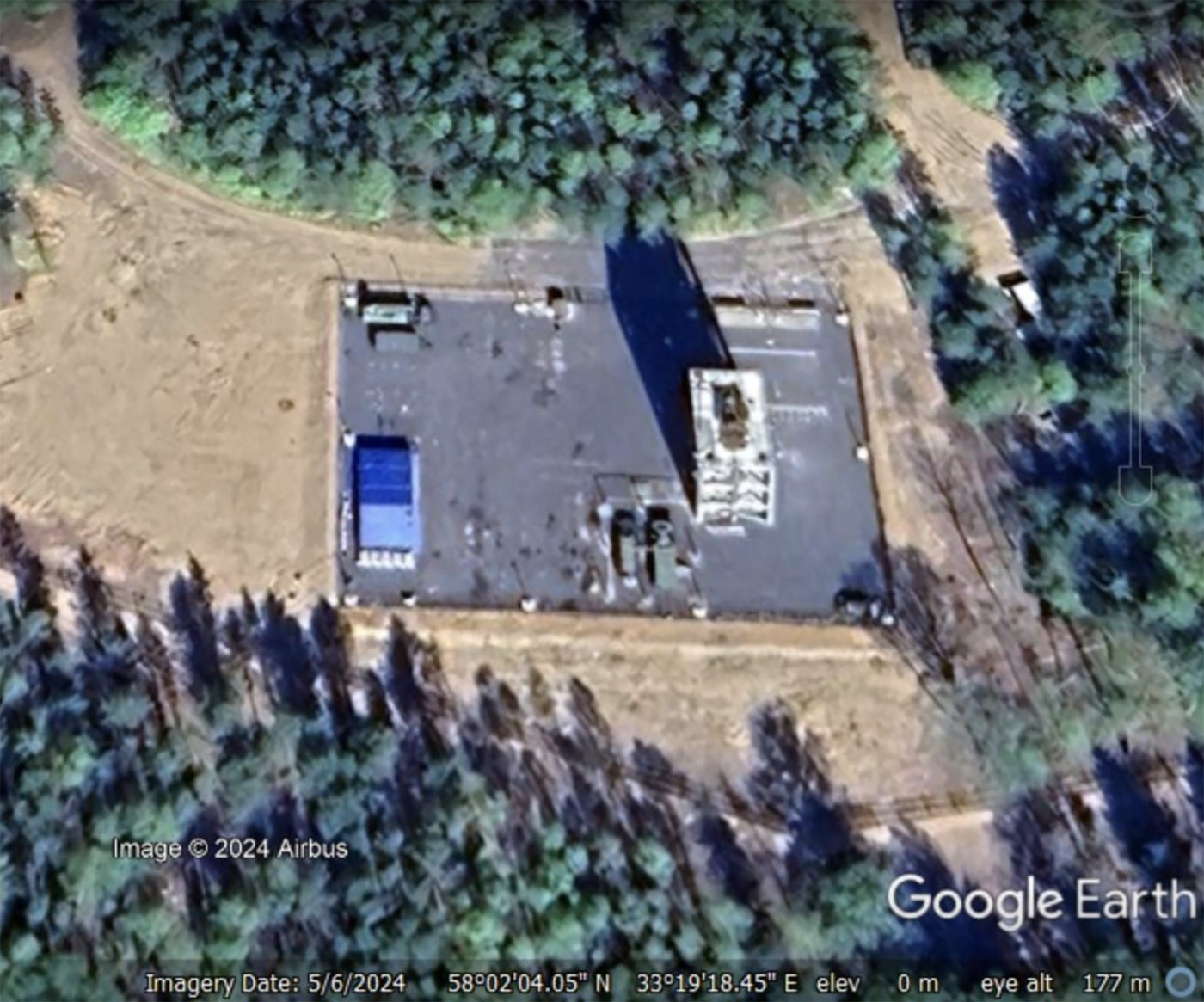 Imagini satelitare cu noile fortificații de apărare din jurul reședinței lui Putin de la Valdai