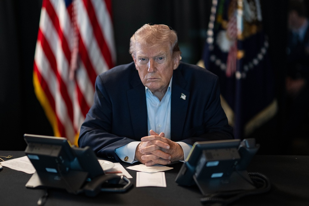 Trump îl atacă dur pe Obama după ironiile despre renovările Casei Albe: „Ai fost un președinte de doi bani”