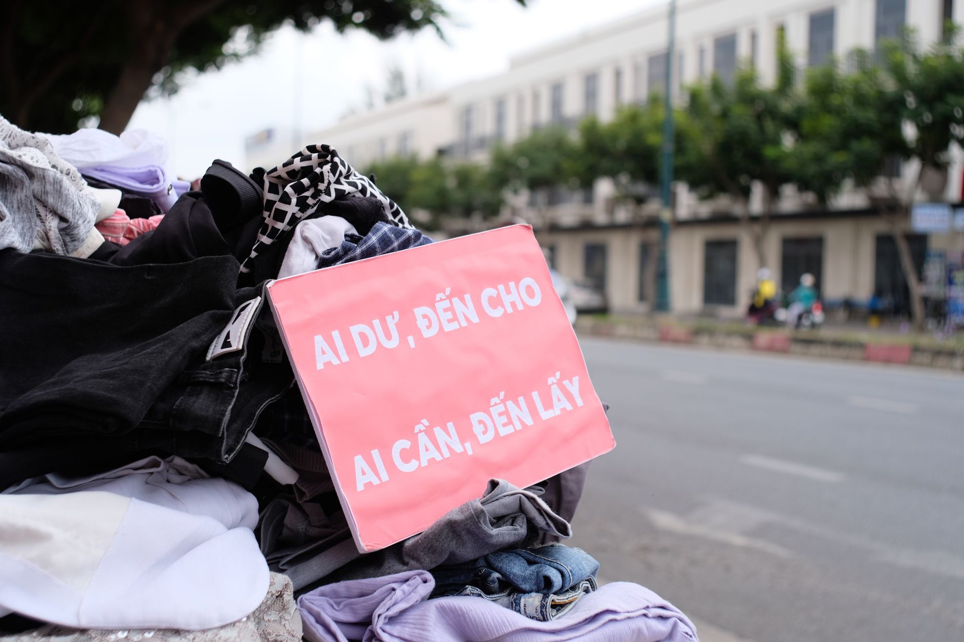 Captură record la Giurgiu: peste 18 milioane de lei în haine și accesorii contrafăcute confiscate