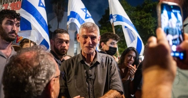 Un bărbat înarmat cu un cuțit a fost arestat în Israel după ce s-a apropiat de liderul stângii, Yair Golan