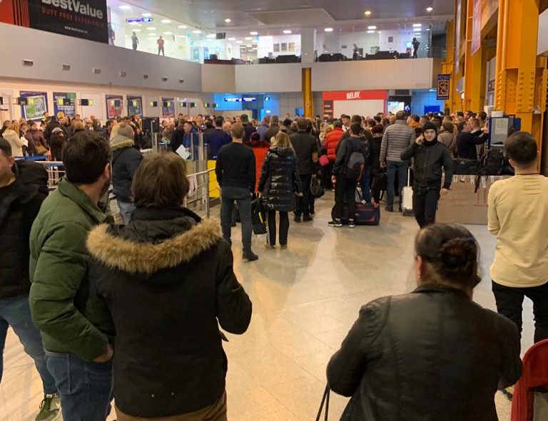 12 porți automate pentru controlul frontierelor au fost instalate la Aeroportul Cluj