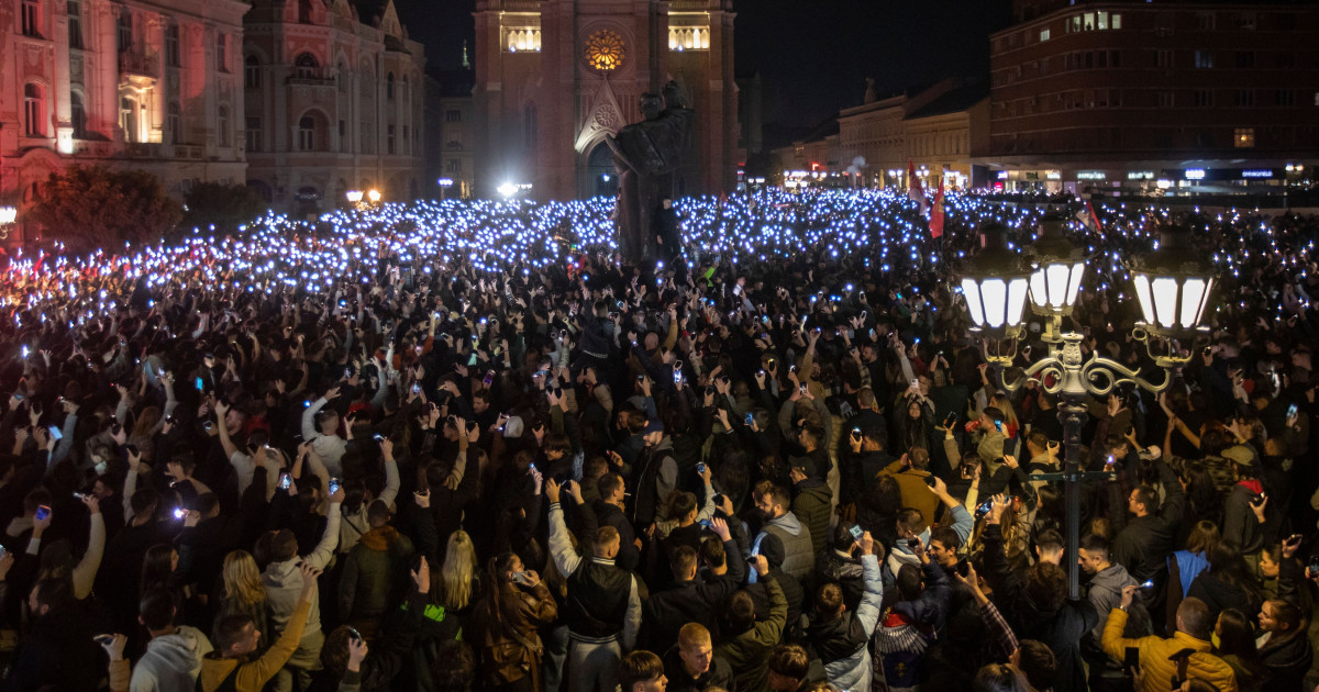 Tensiuni în Serbia: Protestatari au luat cu asalt un post TV susținut de Aleksandar Vucic