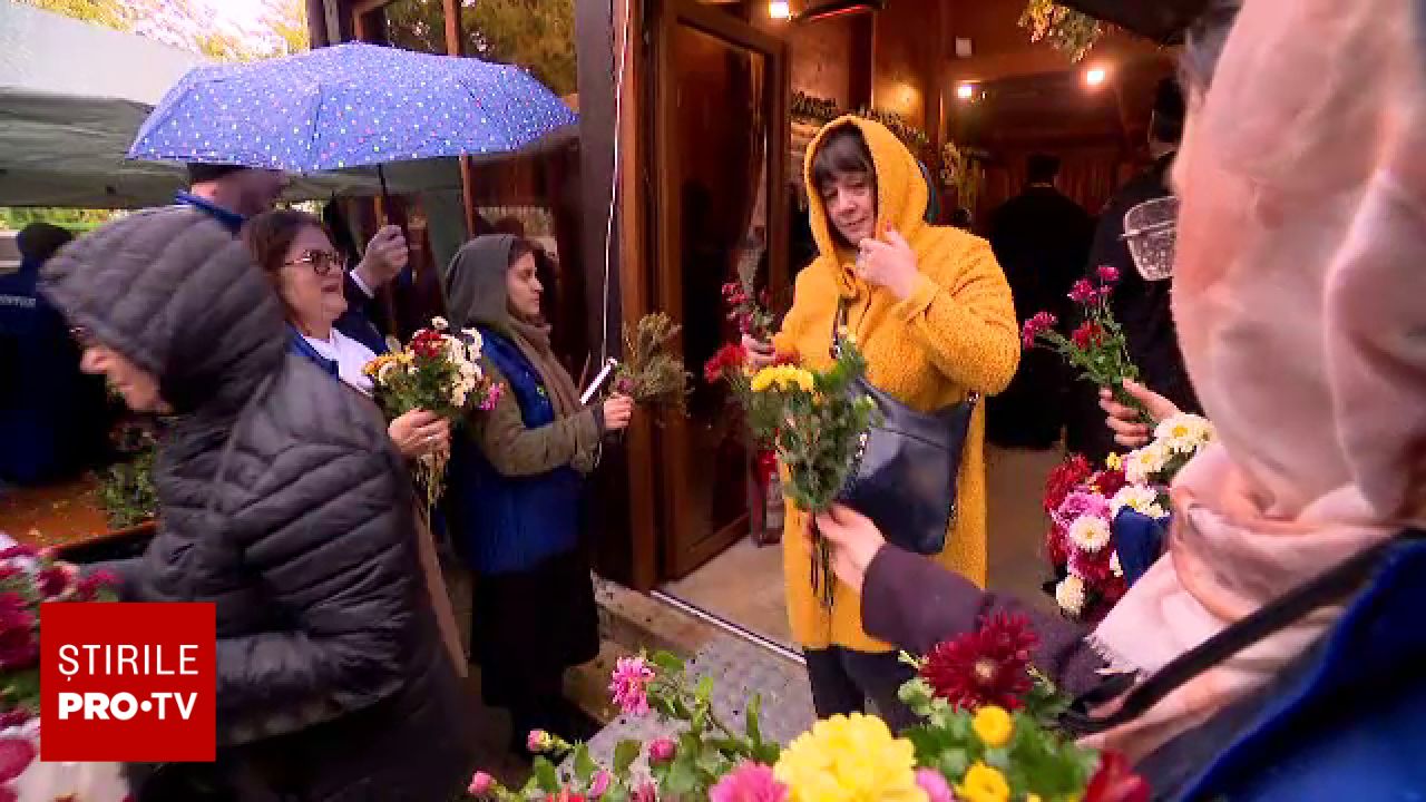 Mii de pelerini îndură frigul și ploaia la moaștele Sfântului Dimitrie pe Dealul Patriarhiei